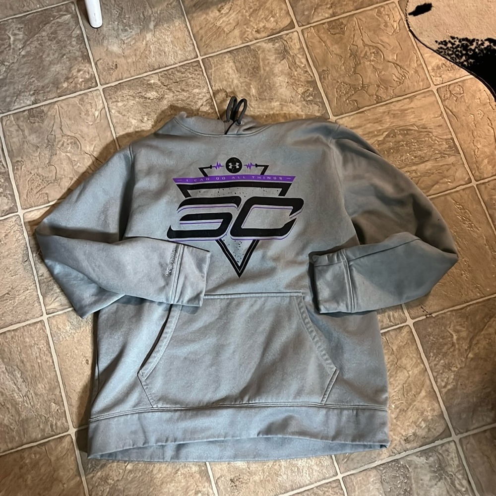 Under armour sweatshirt